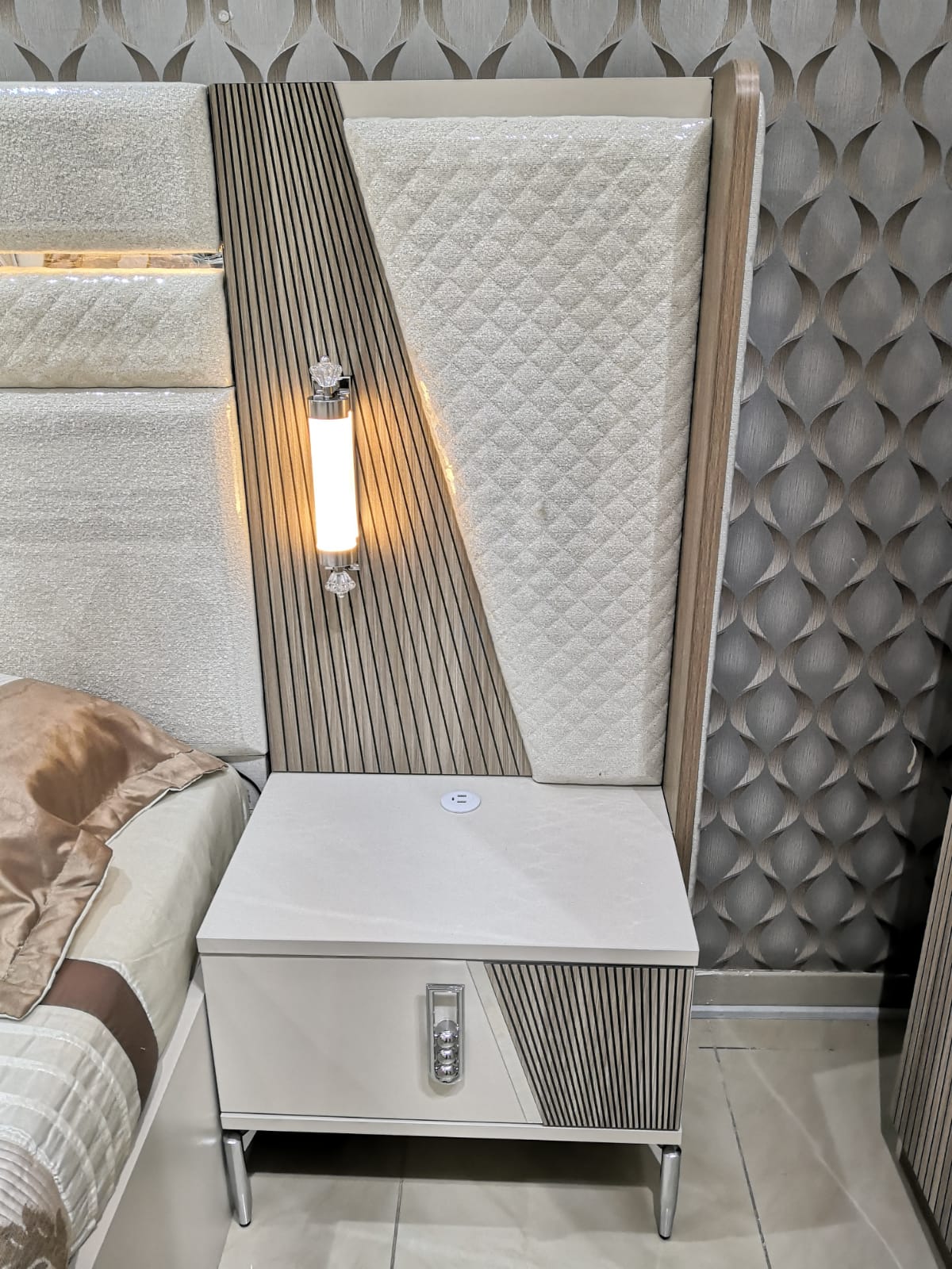 غرفة نوم صيني 200*200 (8قطع) لون بيج+خشبي