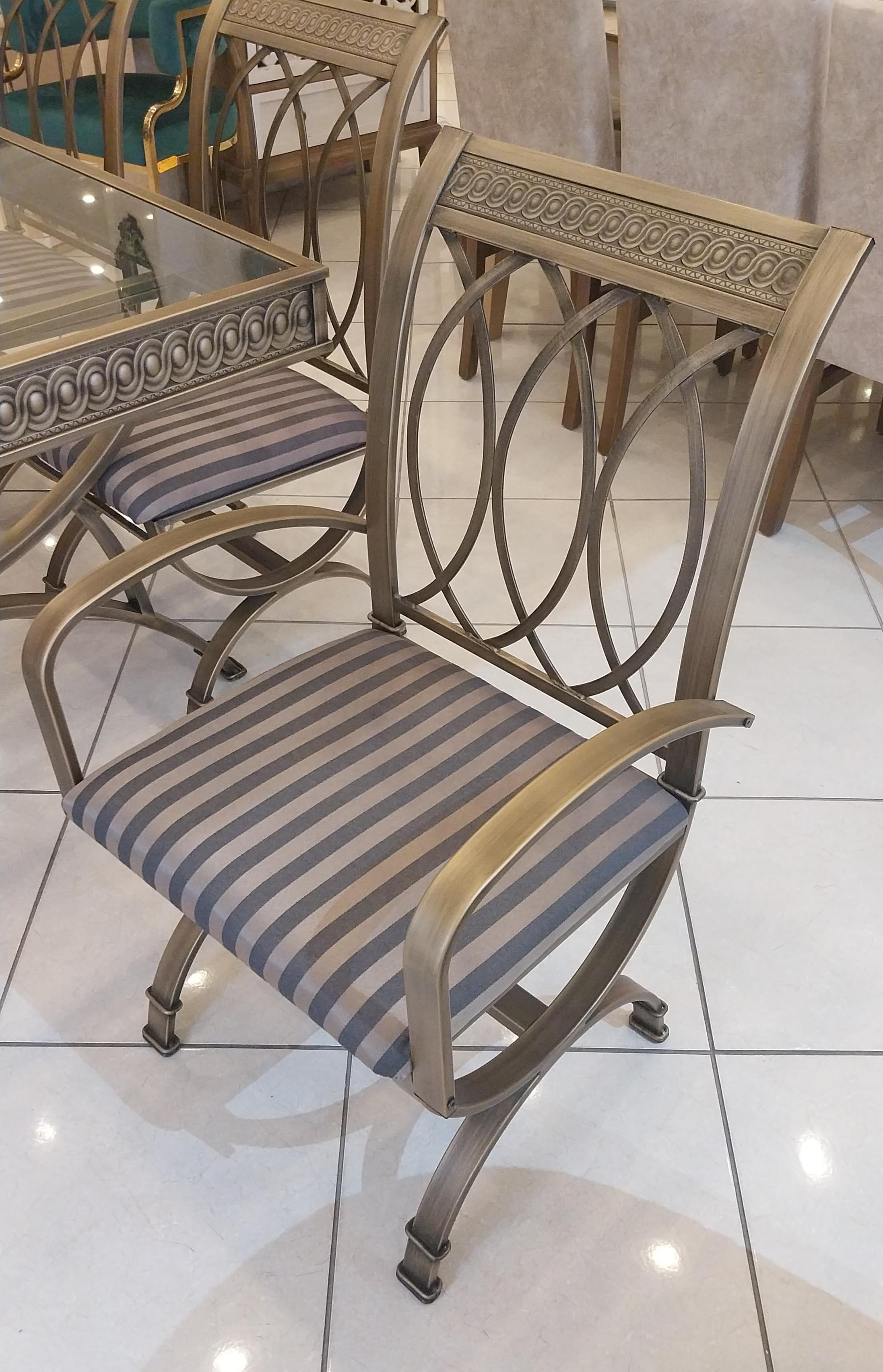 طاولة طعام 6 كراسي حديد برونزي سطح قزاز م/ 490