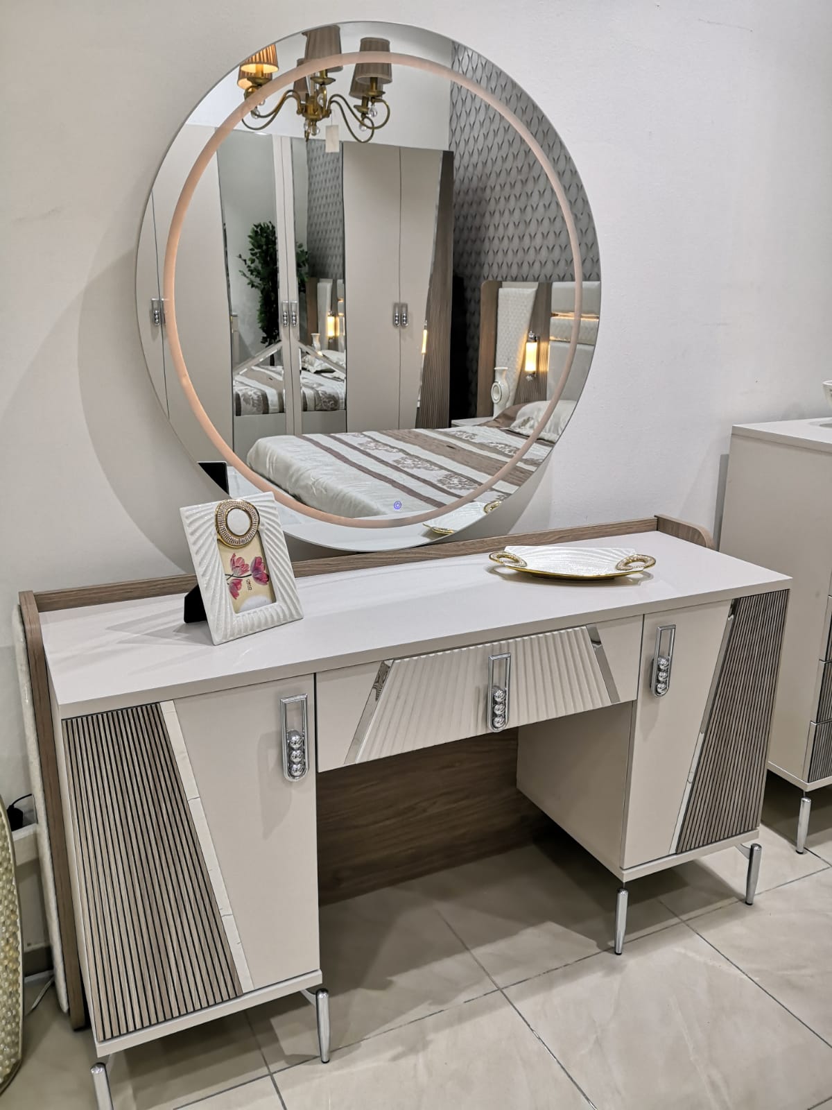 غرفة نوم صيني 200*200 (8قطع) لون بيج+خشبي