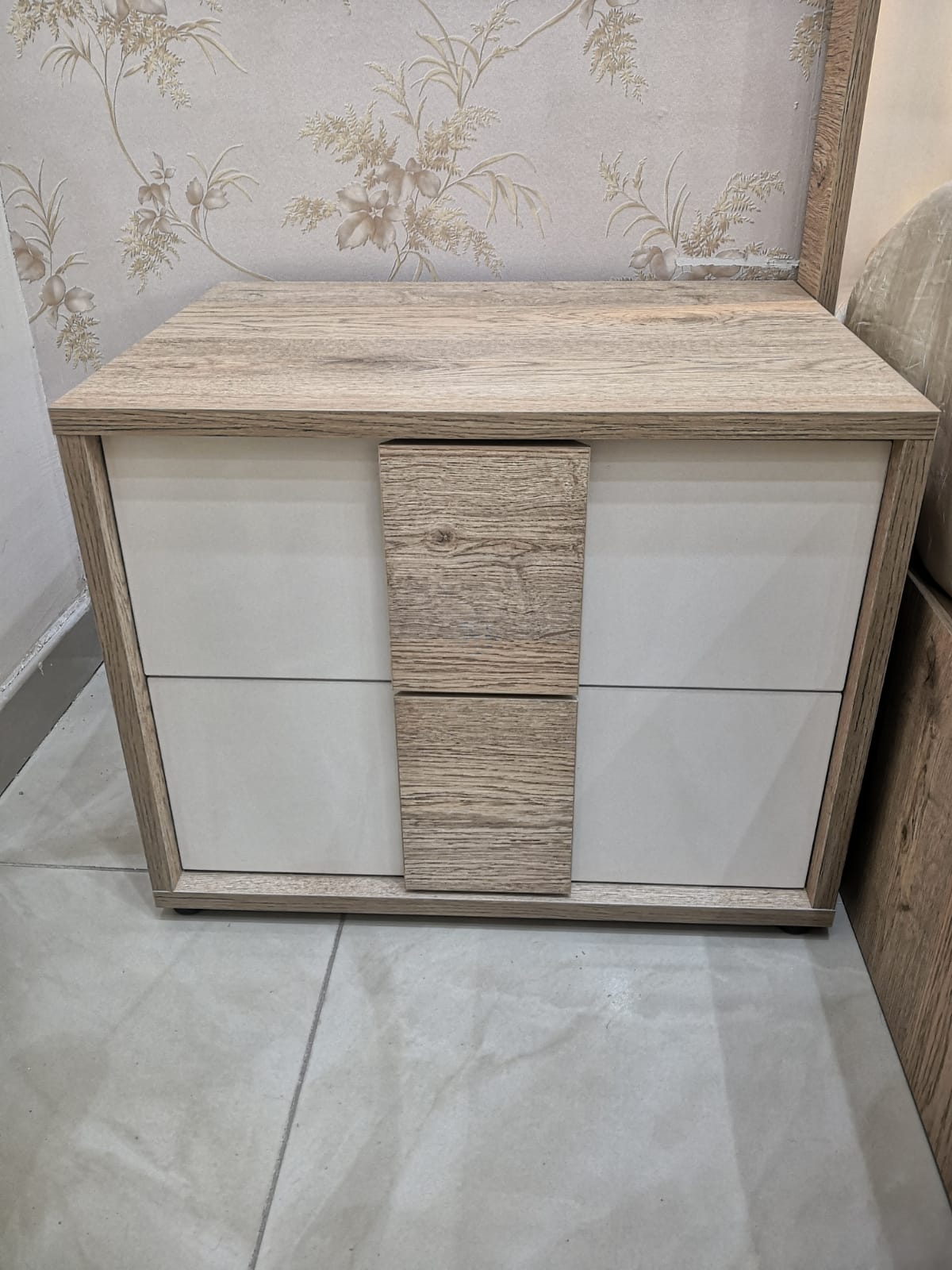 غرفة نوم تركي 200*200 (8قطع) لون بيج+خشبي (اضافي أريكة)