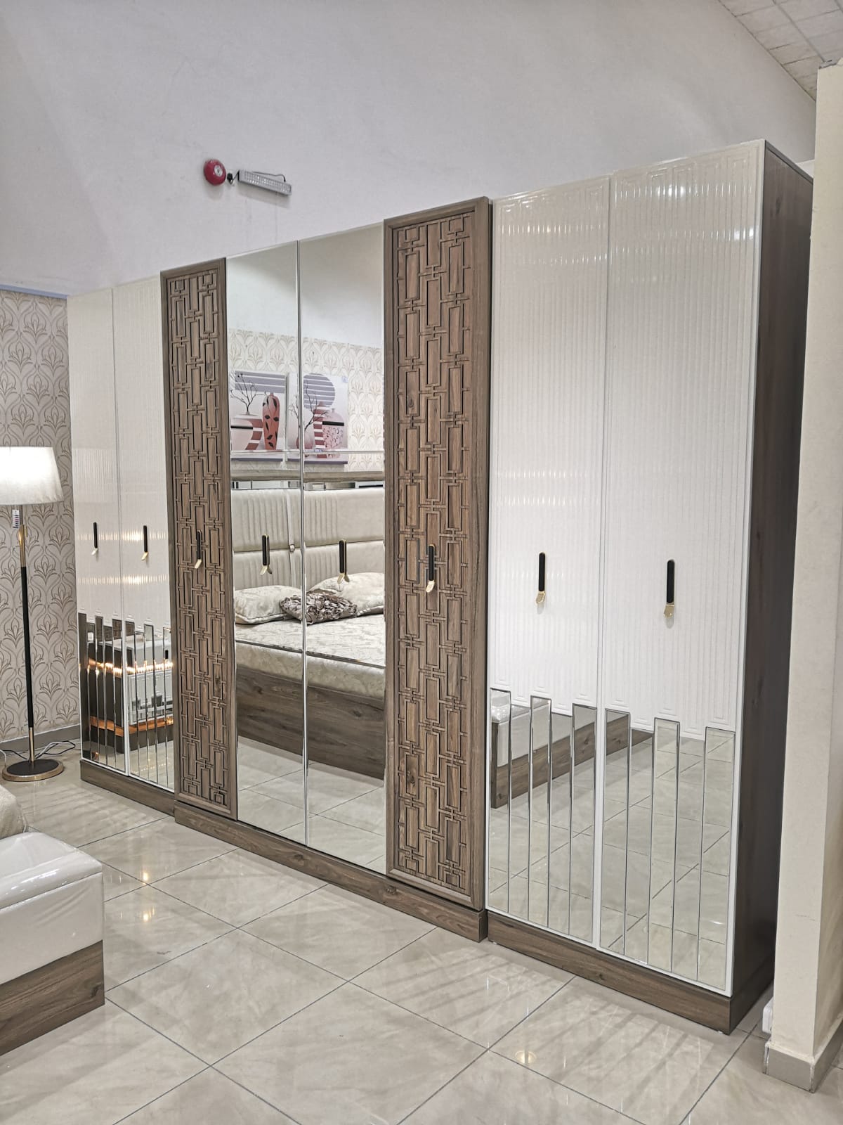 غرفة نوم صيني 200*200 (8قطع) بتخزين لون أبيض+بني