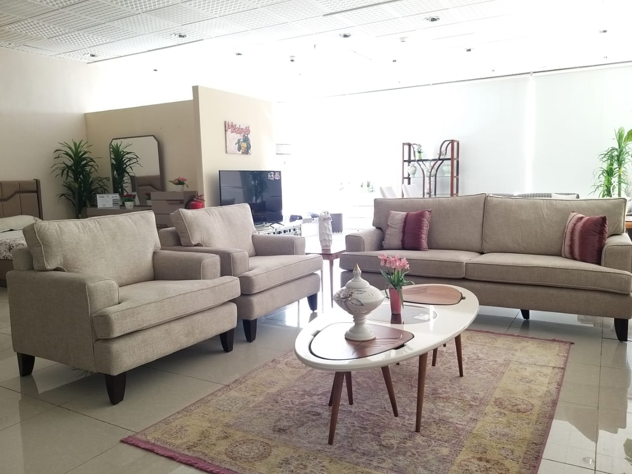 طقم .كنب أردني 3+3+1+1 كنبة موف+كنبة+2كرسي بيج فاتح