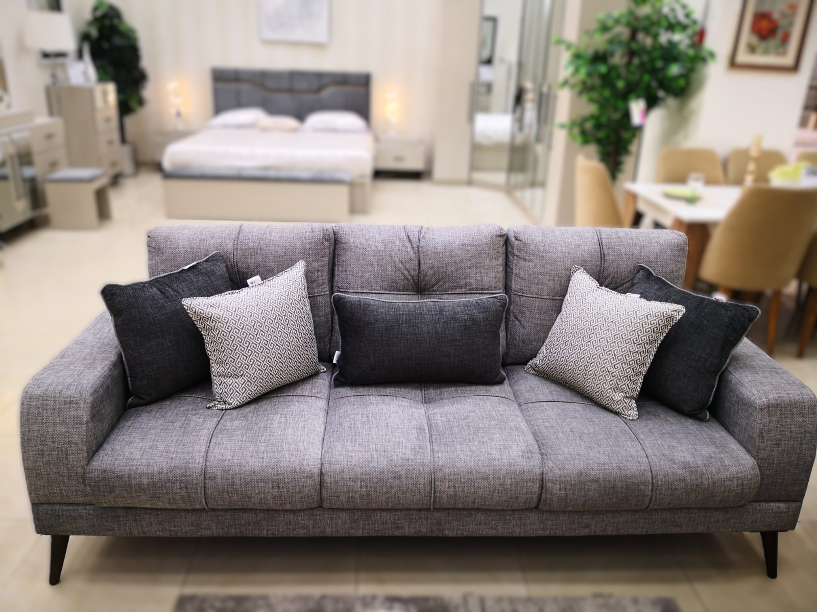 طقم كنب أردني 3+3+1+1(كنبة رمادي غامق+كنبة+2كرسي لون رمادي فاتح)