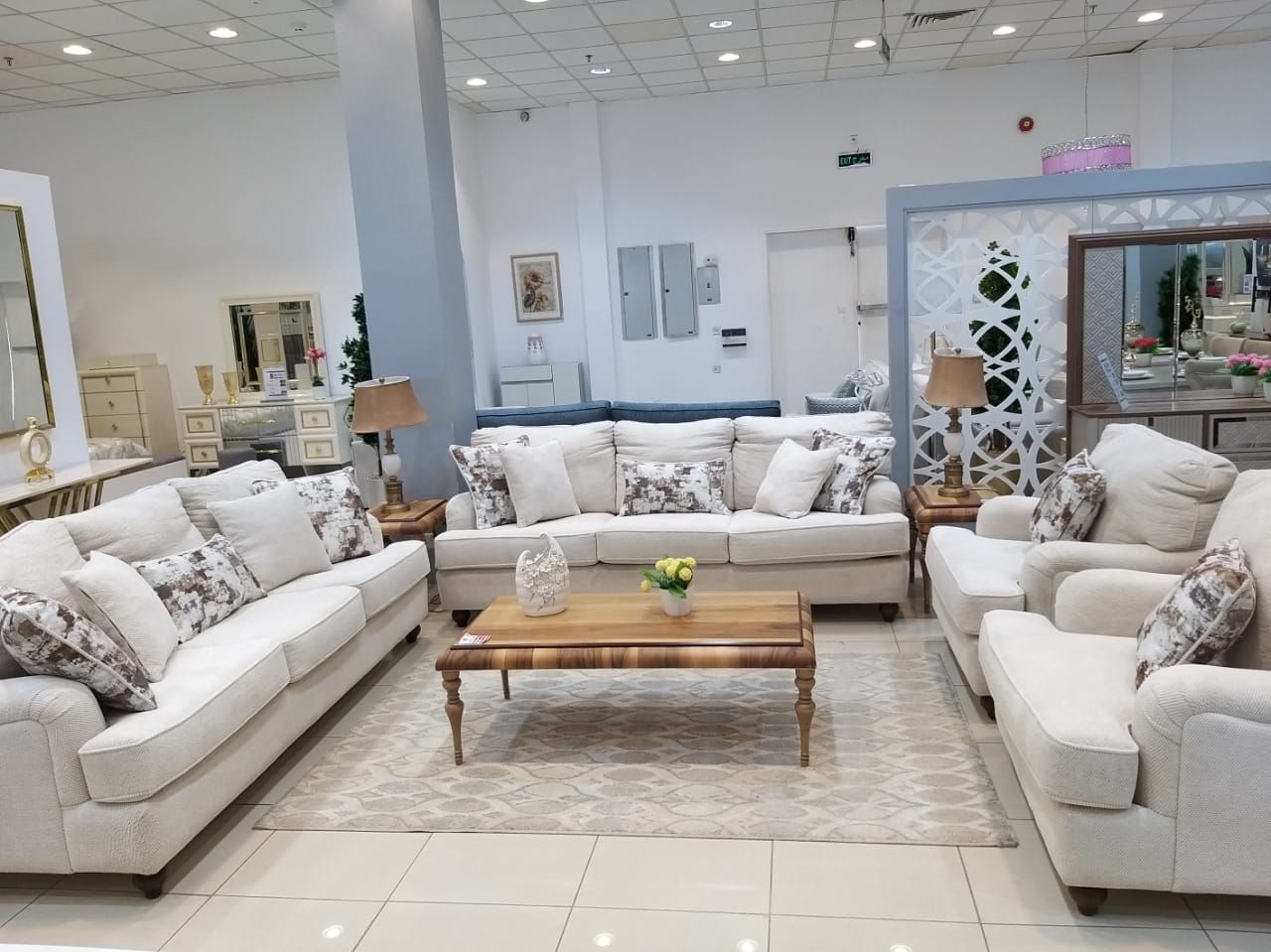 طقم كنب أردنى 3+3+1+1 لون بيج فاتح