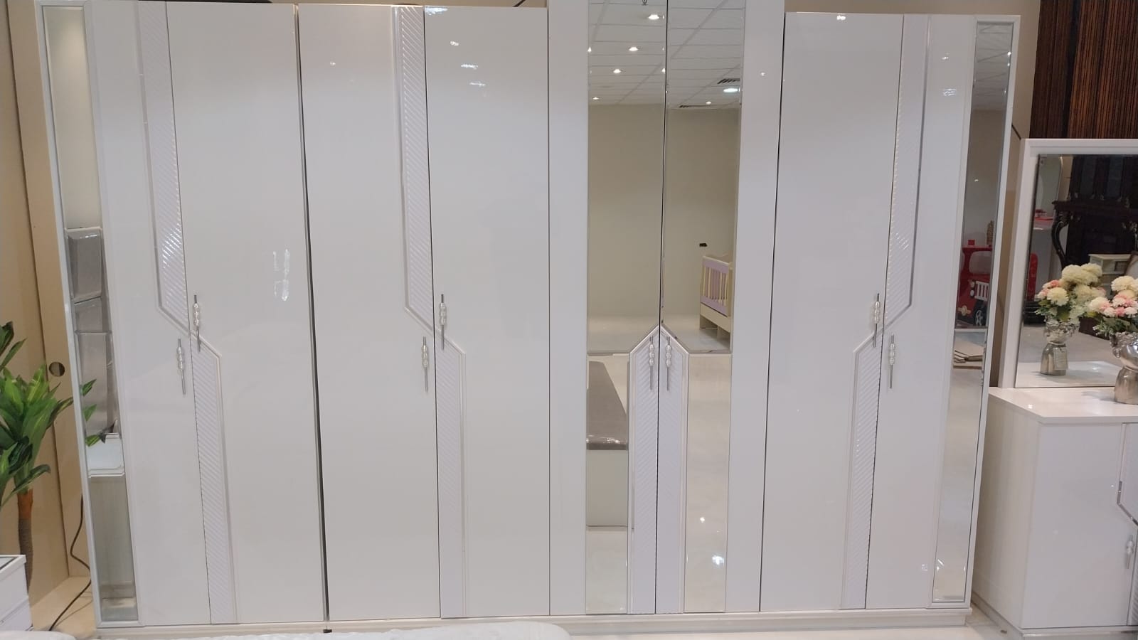 غرفة نوم صيني 200*200 (8قطع) بتخزين لون أبيض