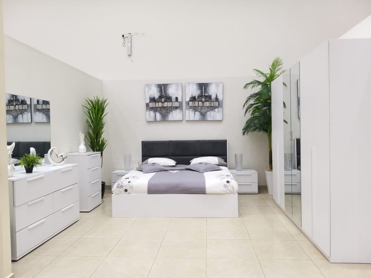 غرفة نوم تركي 180*200(دولاب6باب) 7 قطع لون أبيض