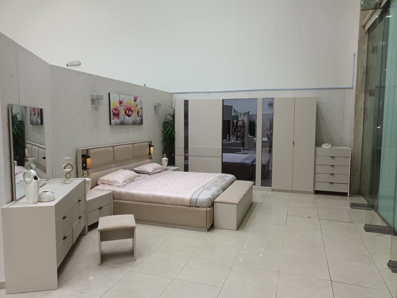 غرفة نوم تركي 200*200 (9قطع) لون بيج (اضافي دولاب 2درفة+أريكة)