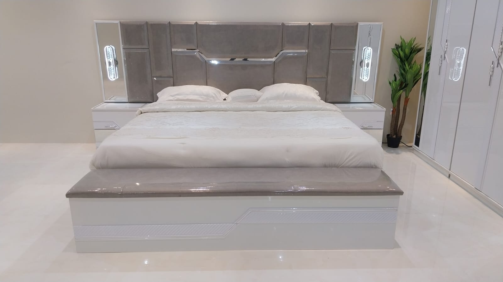 غرفة نوم صيني 200*200 (8قطع) بتخزين لون أبيض