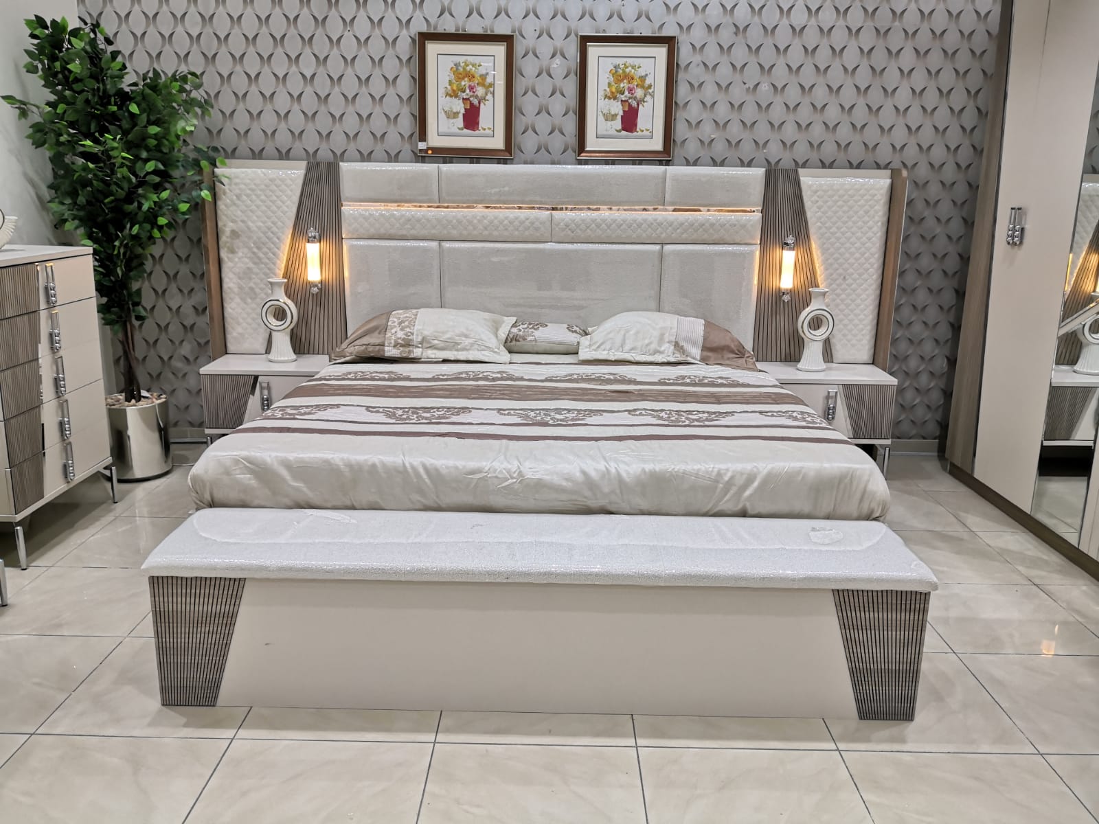 غرفة نوم صيني 200*200 (8قطع) لون بيج+خشبي