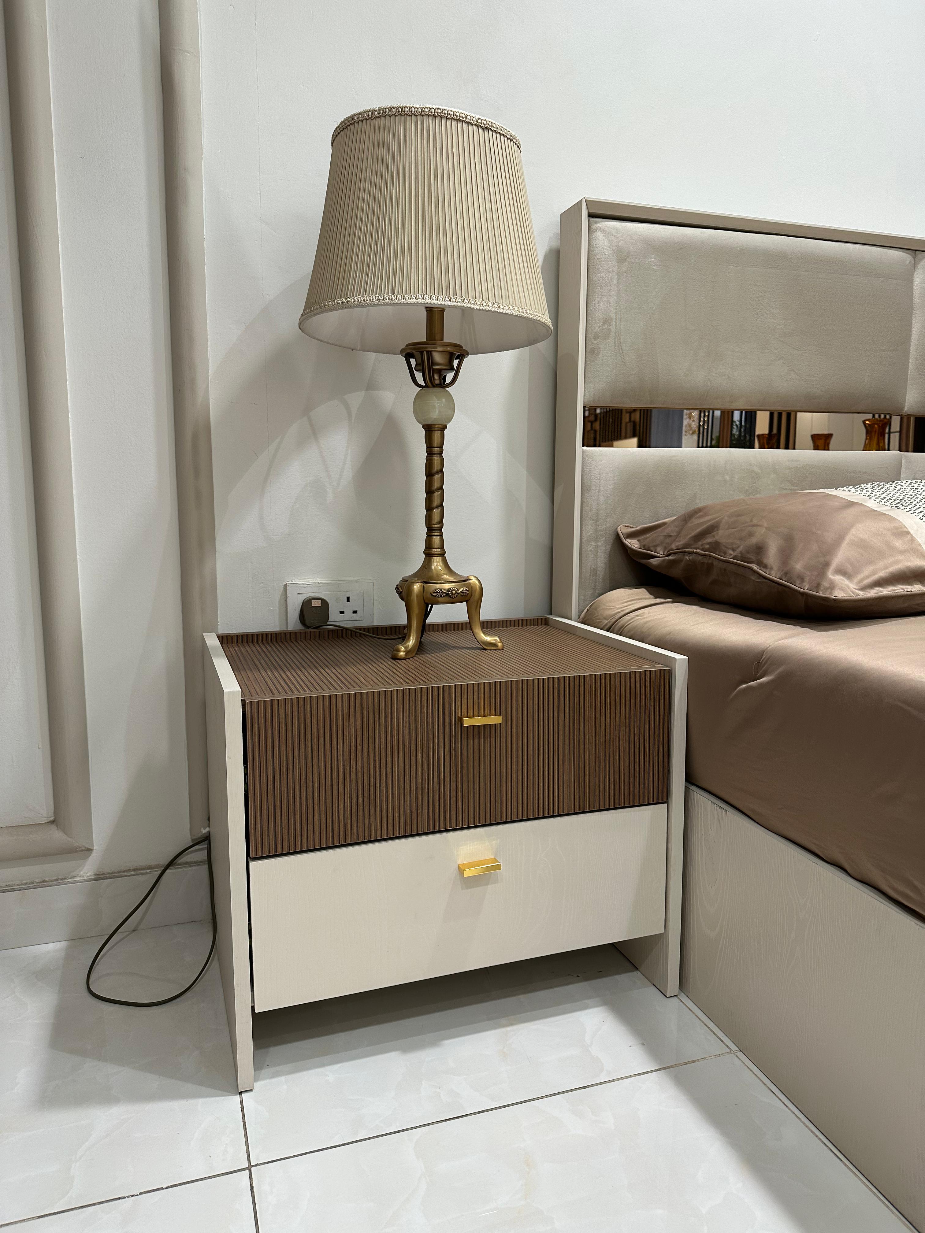 غرفة نوم تركي 200*200(9قطع) لون بيج+بني (اضافي دولاب 2درفة+أريكة)