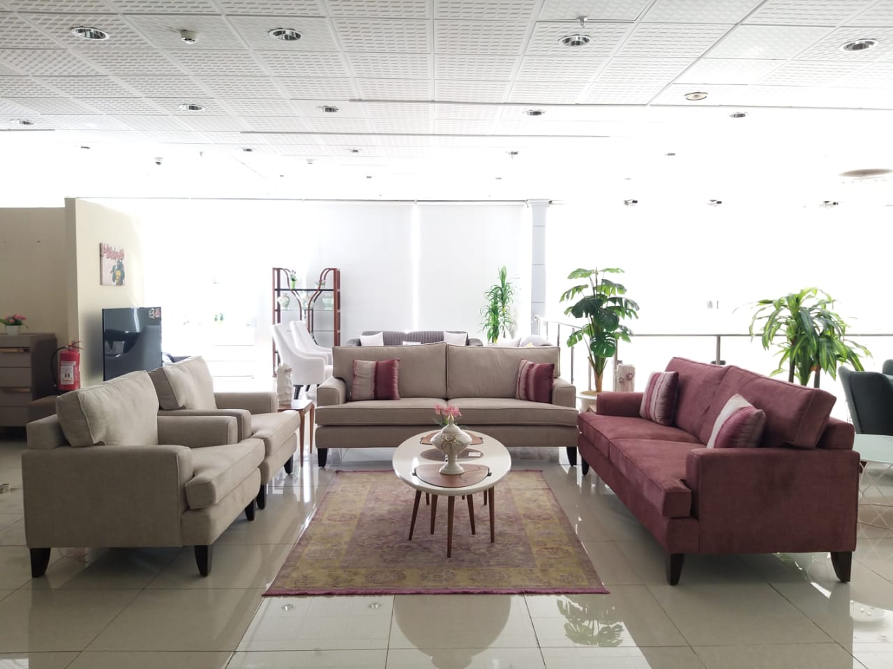 طقم .كنب أردني 3+3+1+1 كنبة موف+كنبة+2كرسي بيج فاتح